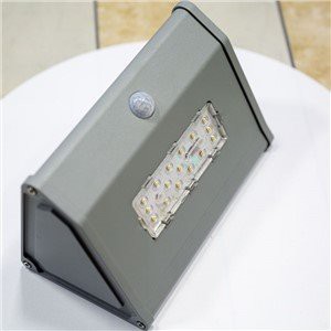 सोलर फ्लड लाइट्स